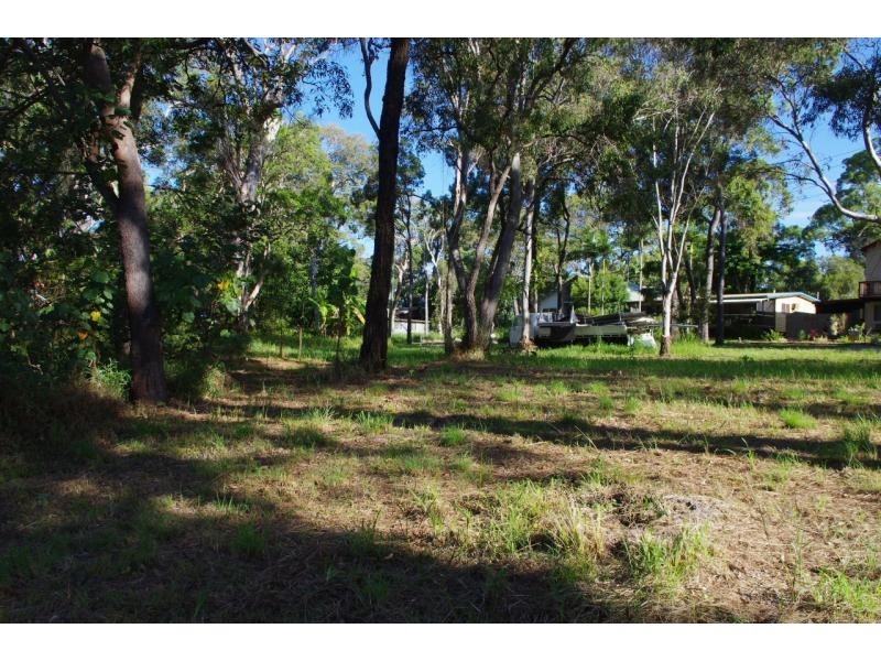 39 Blue Bay Crescent, Macleay Island QLD 4184