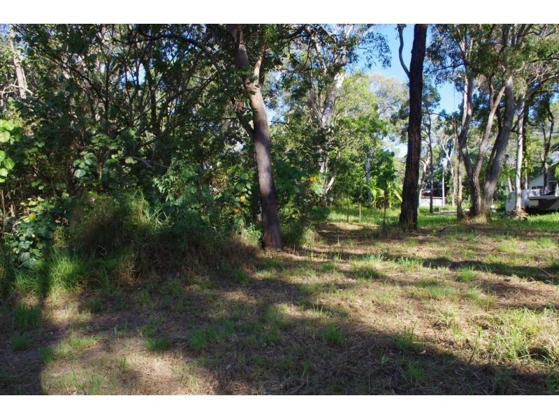 39 Blue Bay Crescent, Macleay Island QLD 4184