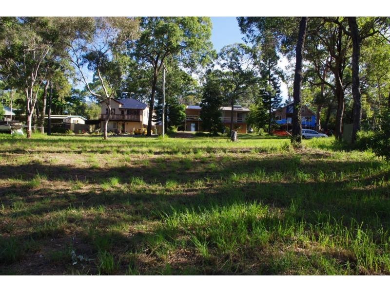 39 Blue Bay Crescent, Macleay Island QLD 4184