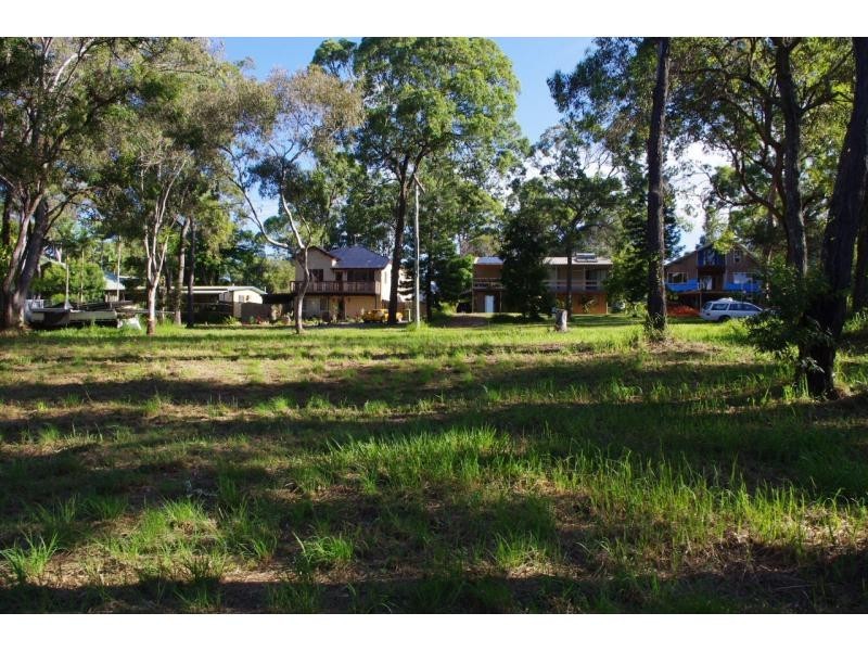 39 Blue Bay Crescent, Macleay Island QLD 4184
