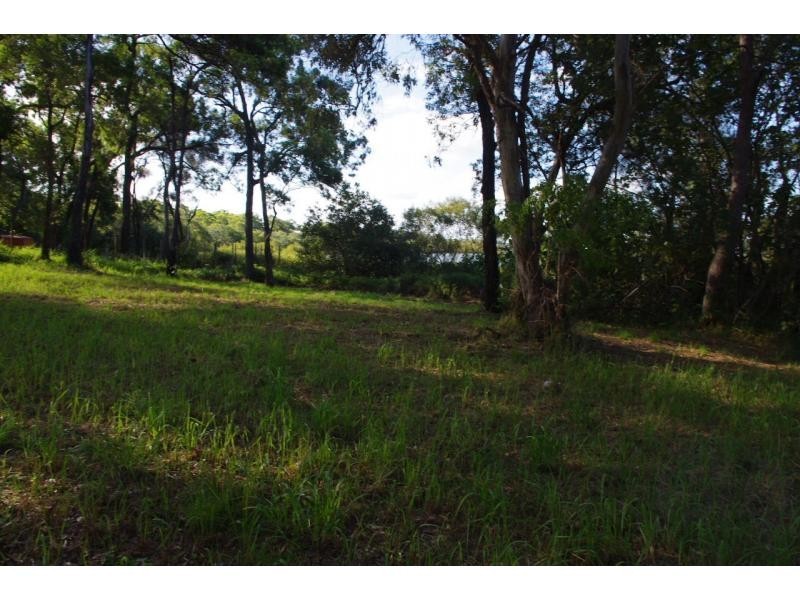 39 Blue Bay Crescent, Macleay Island QLD 4184