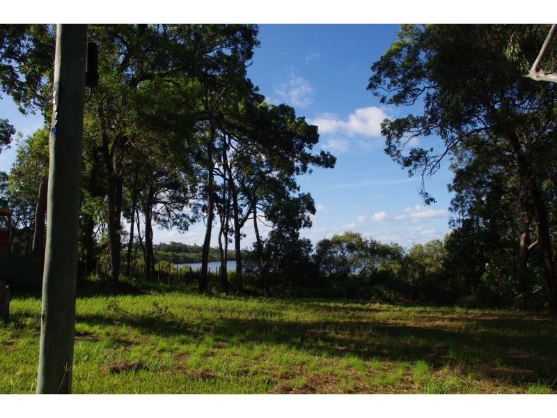 39 Blue Bay Crescent, Macleay Island QLD 4184