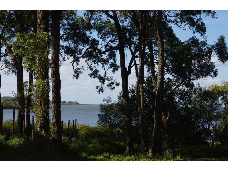 39 Blue Bay Crescent, Macleay Island QLD 4184