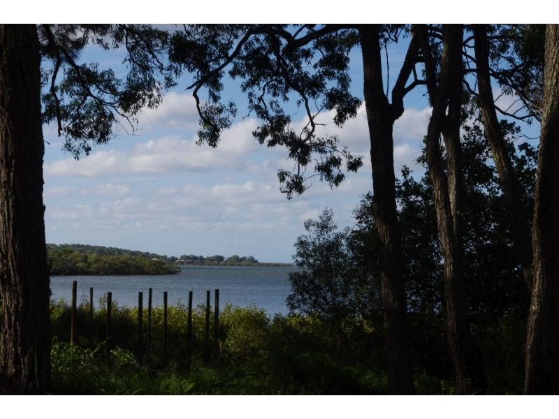 41 Blue Bay Crescent, Macleay Island QLD 4184