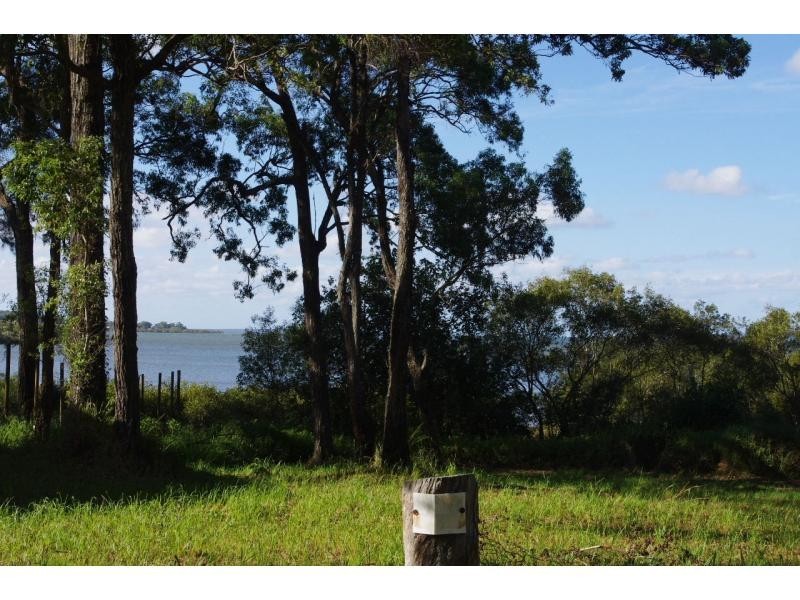 41 Blue Bay Crescent, Macleay Island QLD 4184