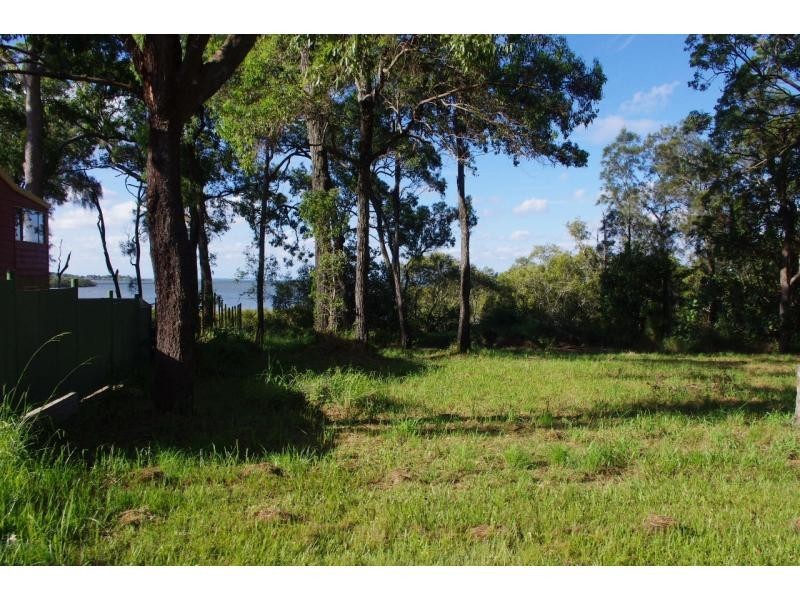 41 Blue Bay Crescent, Macleay Island QLD 4184