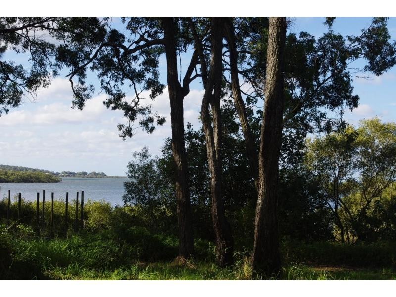 41 Blue Bay Crescent, Macleay Island QLD 4184