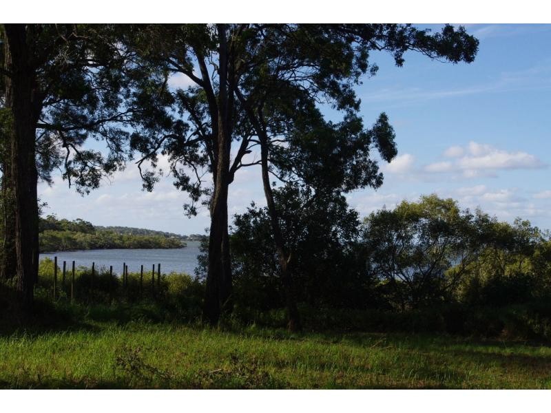 41 Blue Bay Crescent, Macleay Island QLD 4184