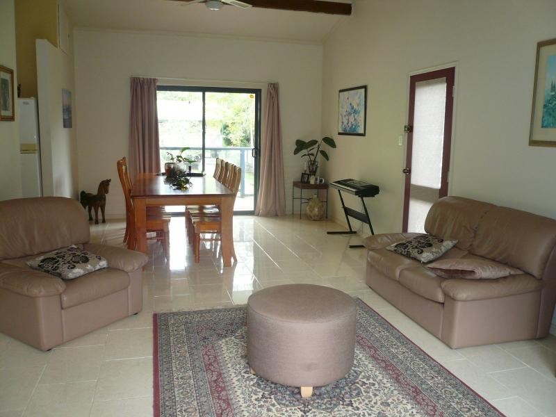 11 Jane Street, Macleay Island QLD 4184