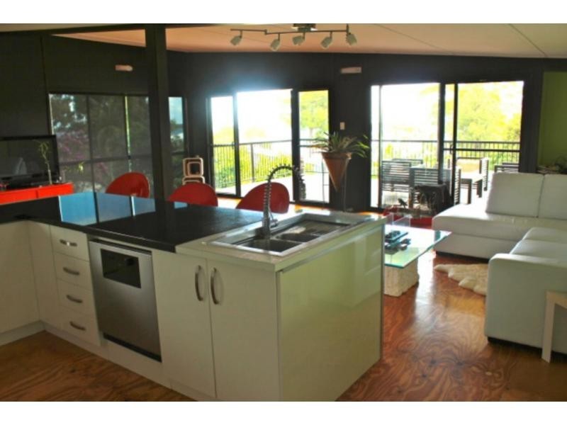 3 Kim Crescent, Macleay Island QLD 4184