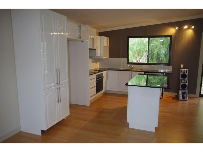 6 Alistair Court, Macleay Island QLD 4184