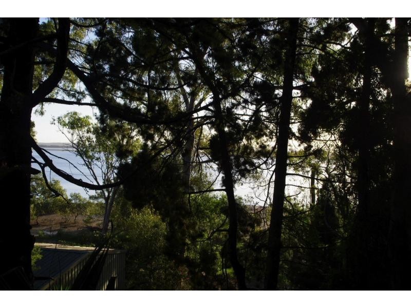 192 The Esplanade, Karragarra Island QLD 4184