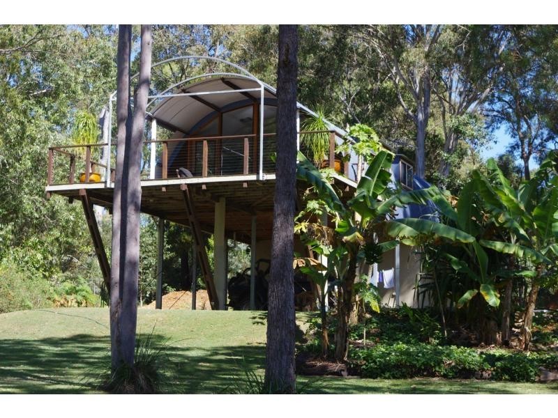 11 Weeroona Avenue, Macleay Island QLD 4184