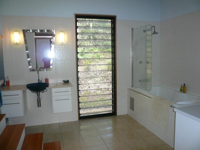 11 Weeroona Avenue, Macleay Island QLD 4184