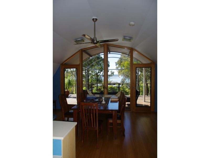 11 Weeroona Avenue, Macleay Island QLD 4184