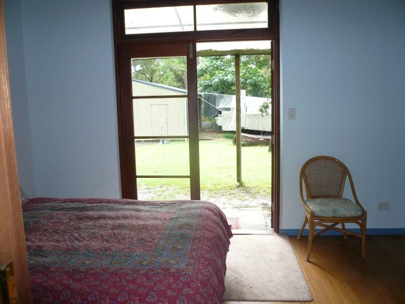 11 Weeroona Avenue, Macleay Island QLD 4184