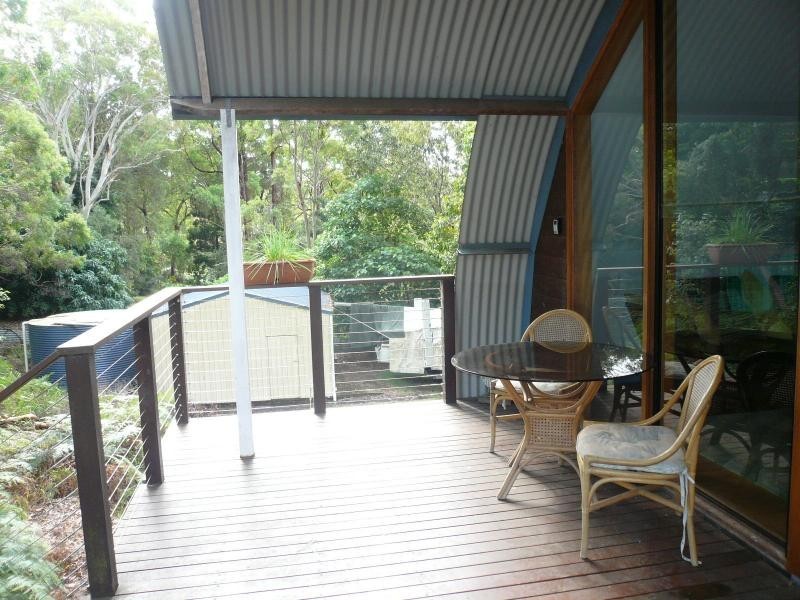 11 Weeroona Avenue, Macleay Island QLD 4184