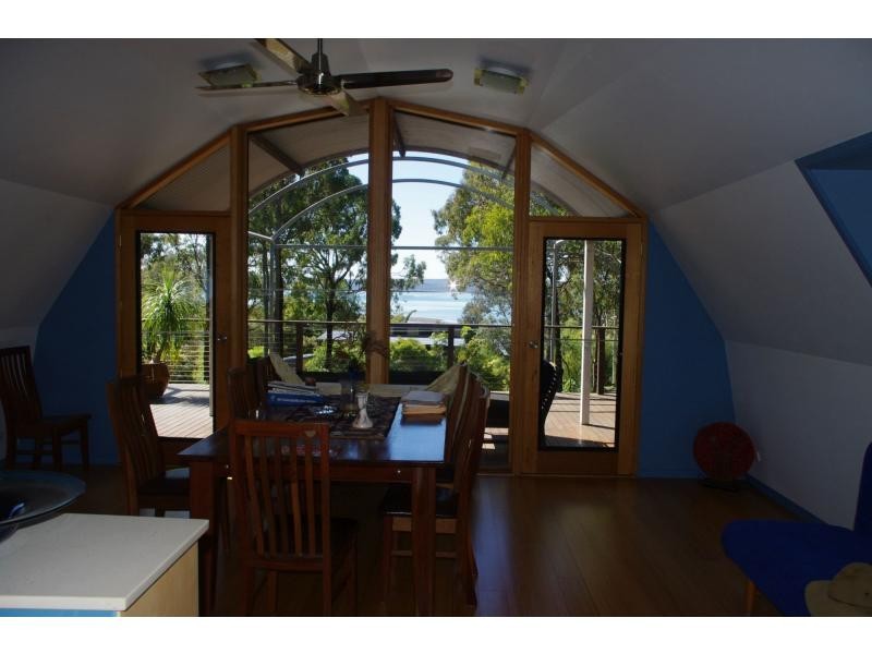 11 Weeroona Avenue, Macleay Island QLD 4184
