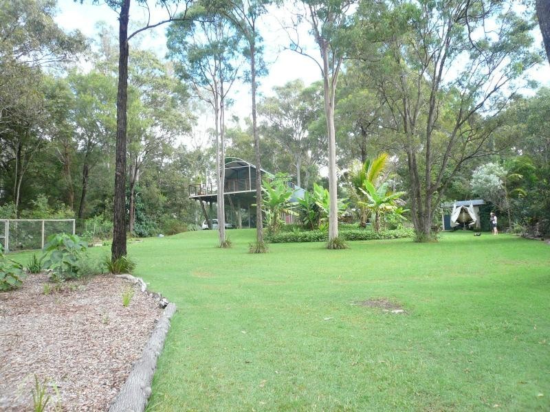 11 Weeroona Avenue, Macleay Island QLD 4184