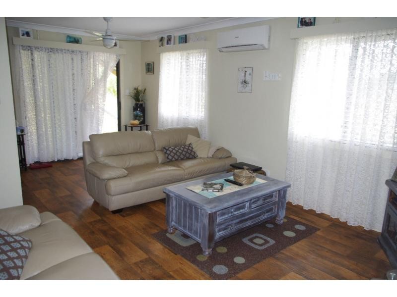 18 Cooee Crescent, Macleay Island QLD 4184