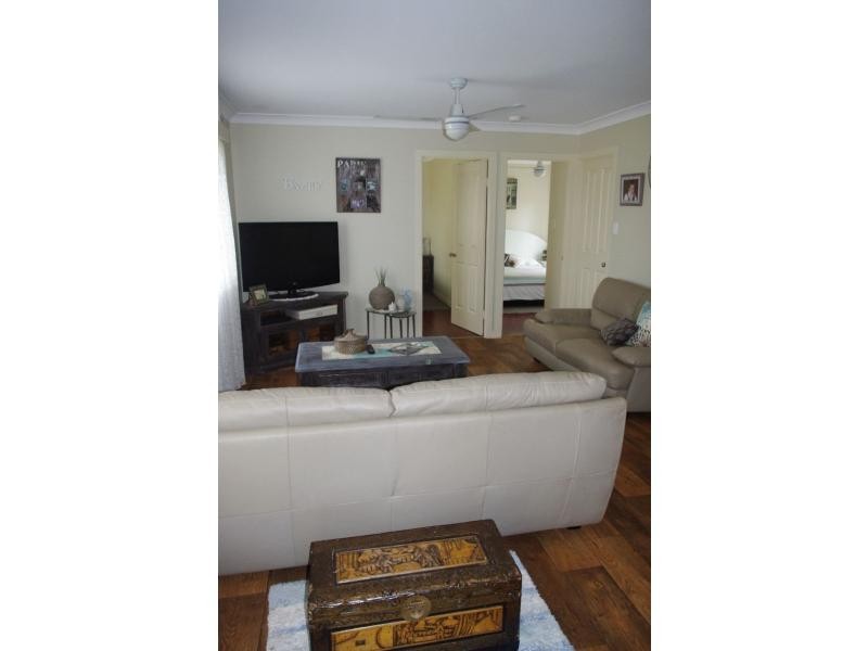 18 Cooee Crescent, Macleay Island QLD 4184