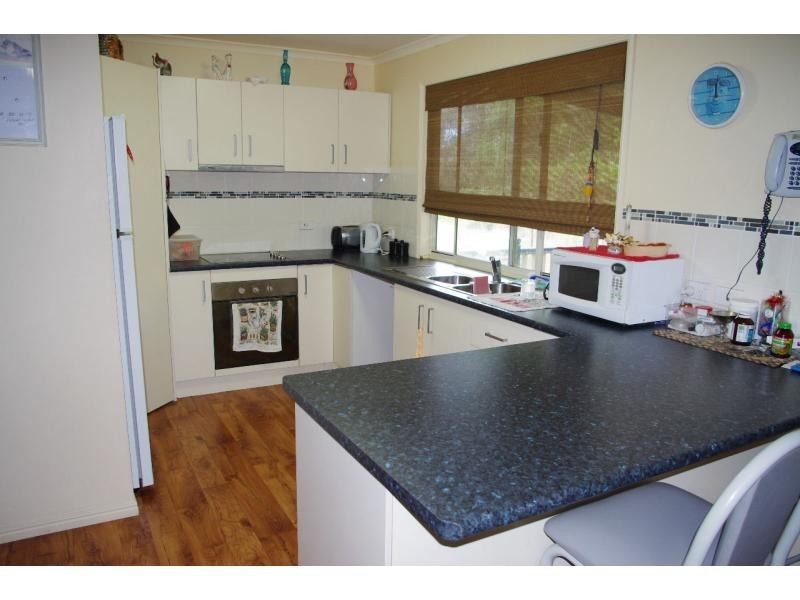 8 Alexander Street, Macleay Island QLD 4184