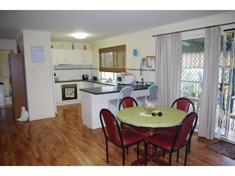 8 Alexander Street, Macleay Island QLD 4184