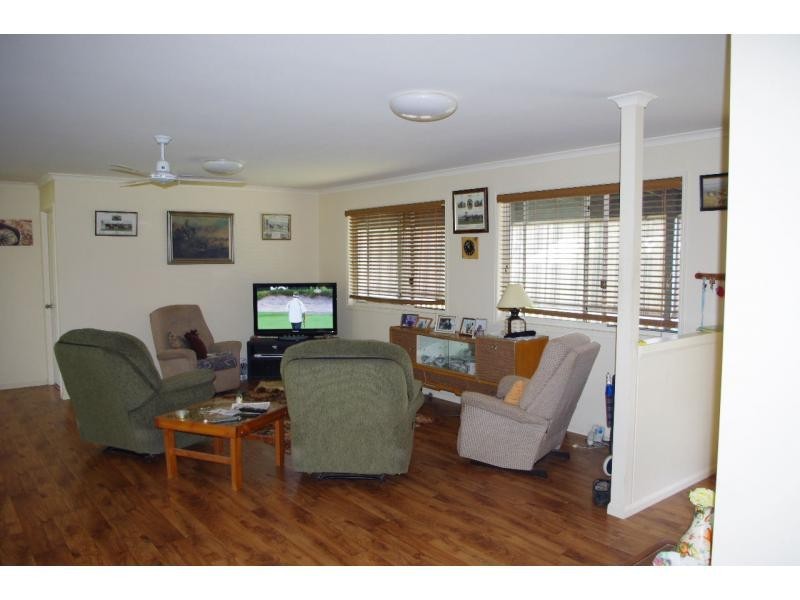 8 Alexander Street, Macleay Island QLD 4184