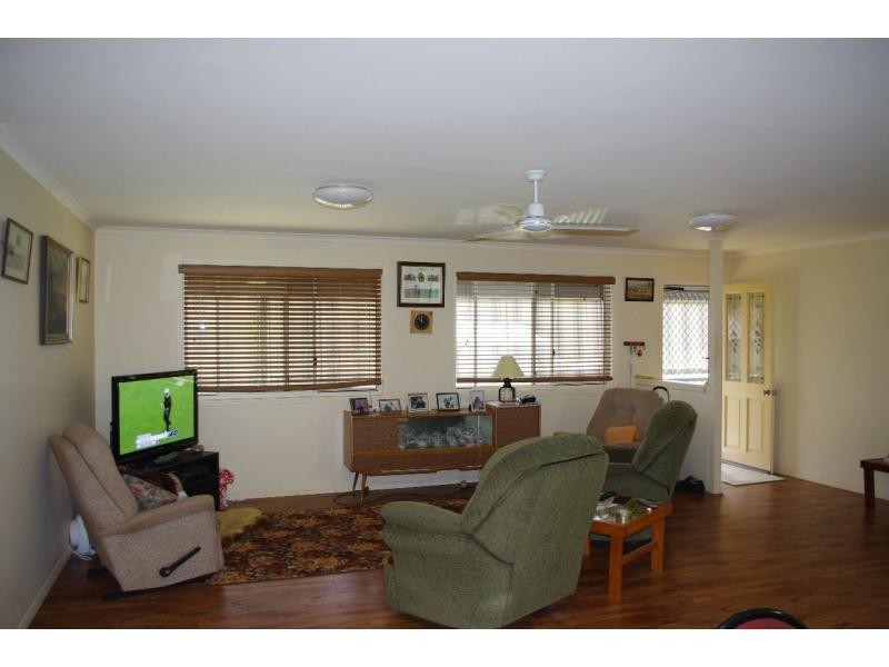 8 Alexander Street, Macleay Island QLD 4184