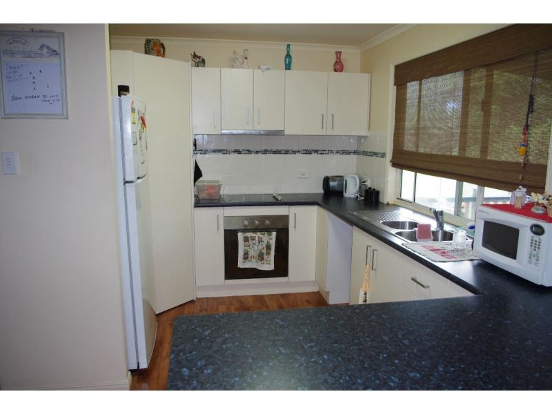 8 Alexander Street, Macleay Island QLD 4184
