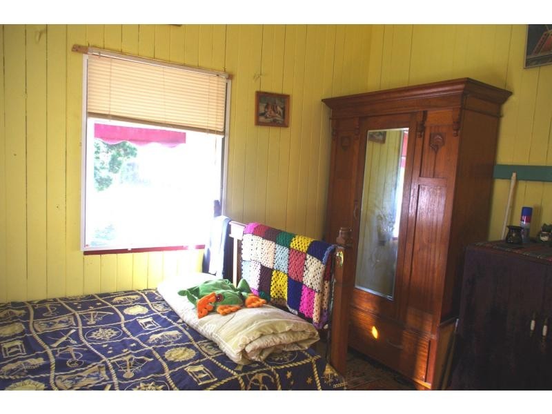 18 Panaroo Street, Macleay Island QLD 4184