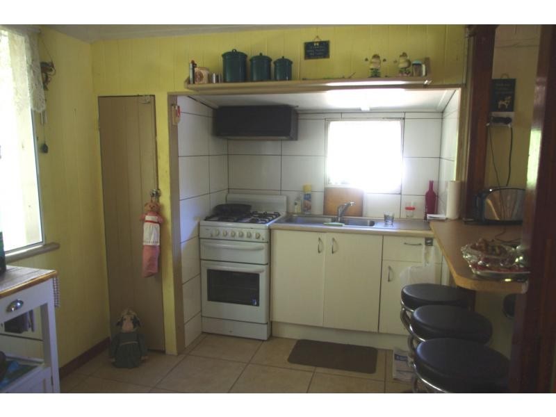 18 Panaroo Street, Macleay Island QLD 4184