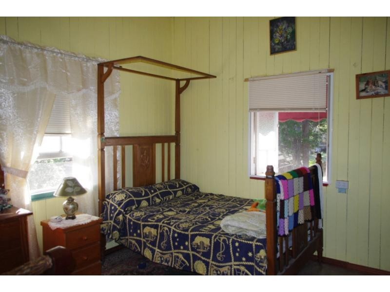 18 Panaroo Street, Macleay Island QLD 4184