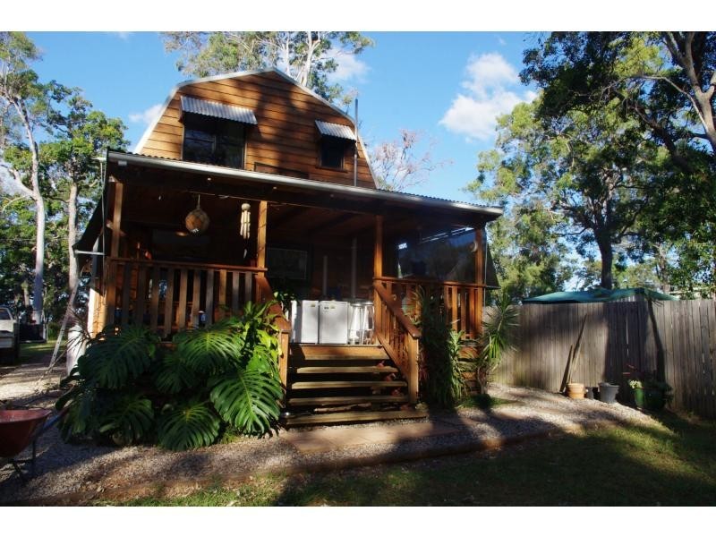 16 Blue Bay Crescent, Macleay Island QLD 4184