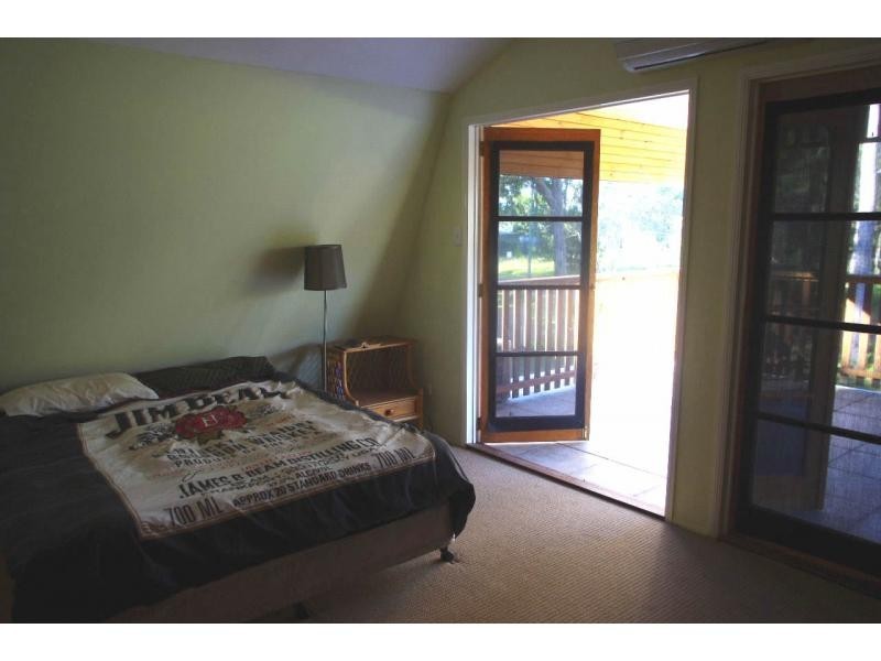 16 Blue Bay Crescent, Macleay Island QLD 4184