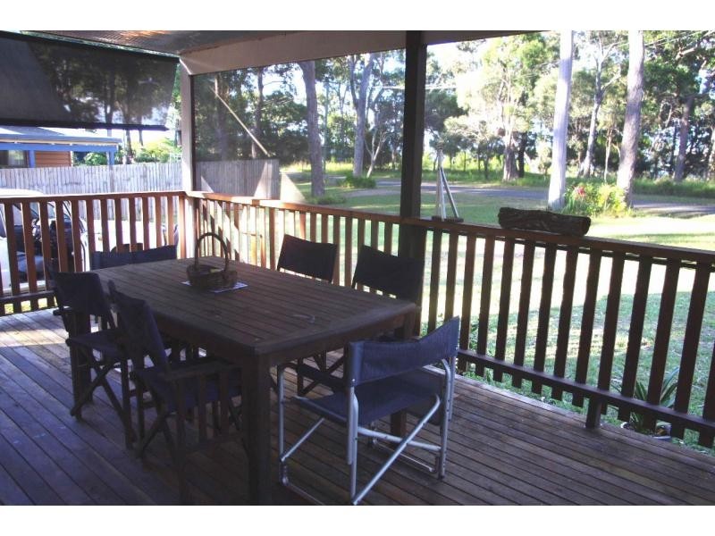 16 Blue Bay Crescent, Macleay Island QLD 4184