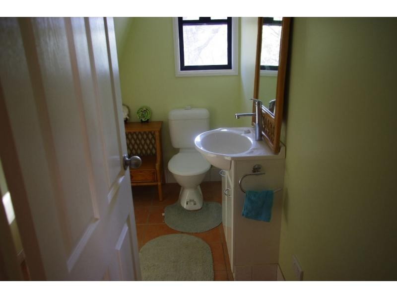 16 Blue Bay Crescent, Macleay Island QLD 4184