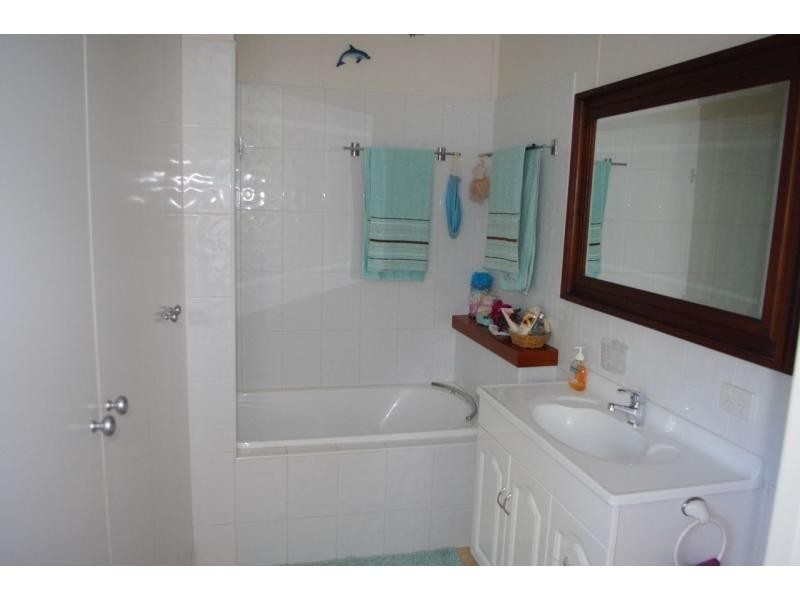 16 Noyes Parade, Karragarra Island QLD 4184