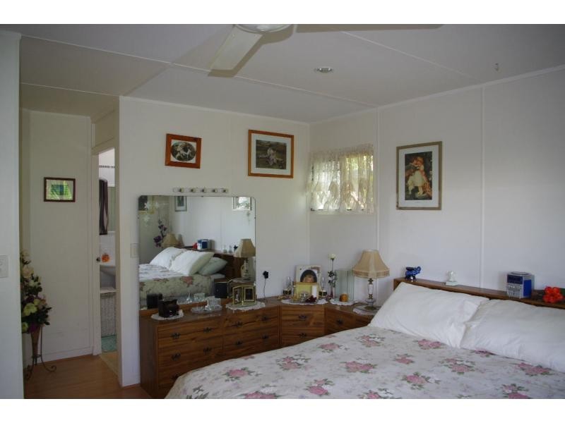 16 Noyes Parade, Karragarra Island QLD 4184