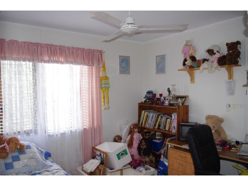 16 Noyes Parade, Karragarra Island QLD 4184