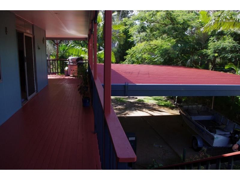 16 Noyes Parade, Karragarra Island QLD 4184