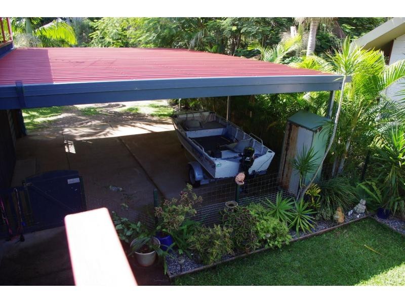 16 Noyes Parade, Karragarra Island QLD 4184