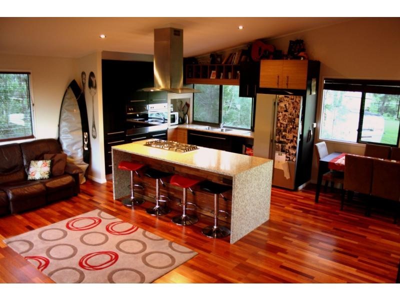 15 Cressy Street, Macleay Island QLD 4184