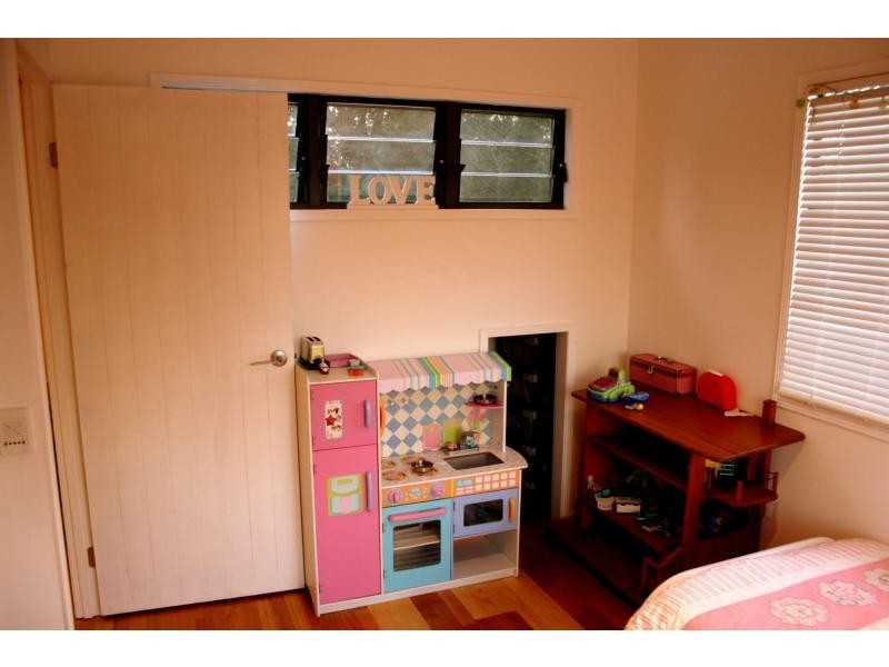 15 Cressy Street, Macleay Island QLD 4184