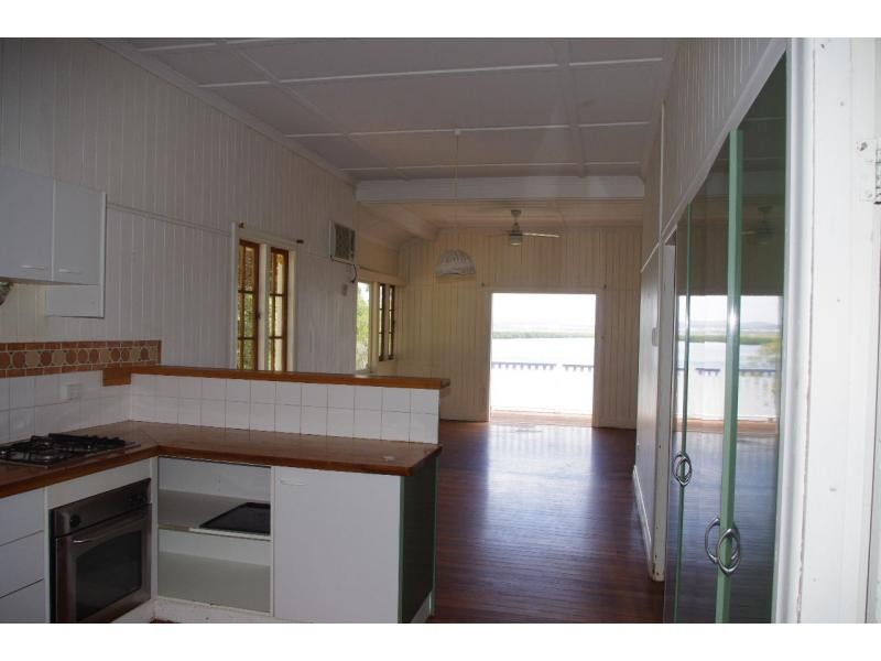 19 Cliff Terrace, Macleay Island QLD 4184