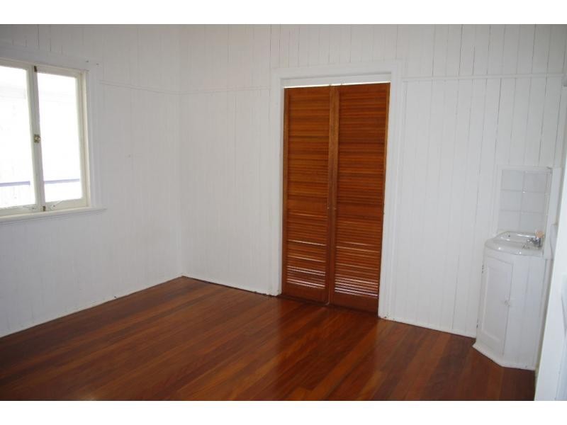 19 Cliff Terrace, Macleay Island QLD 4184