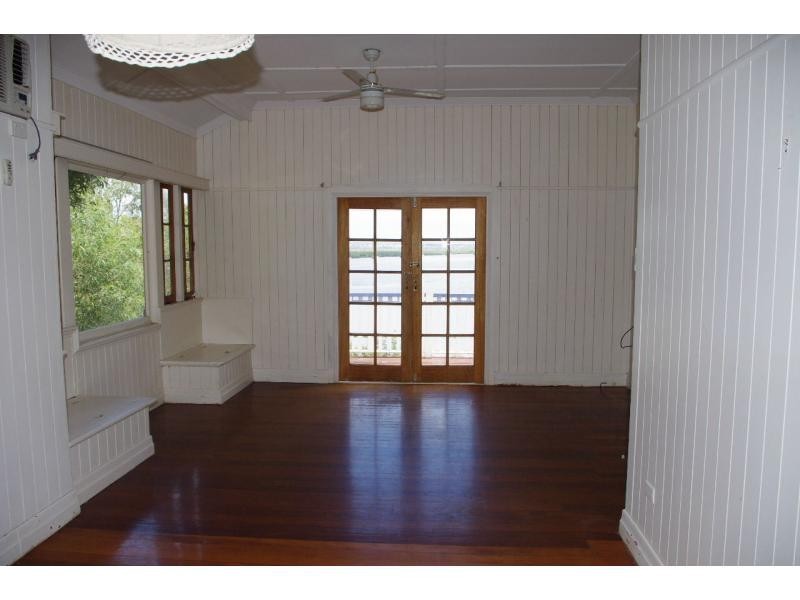 19 Cliff Terrace, Macleay Island QLD 4184