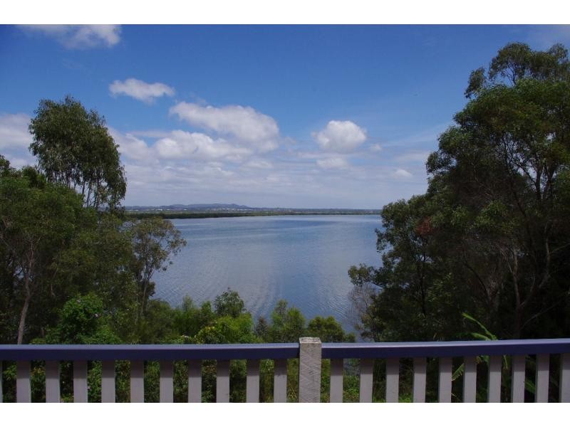 19 Cliff Terrace, Macleay Island QLD 4184