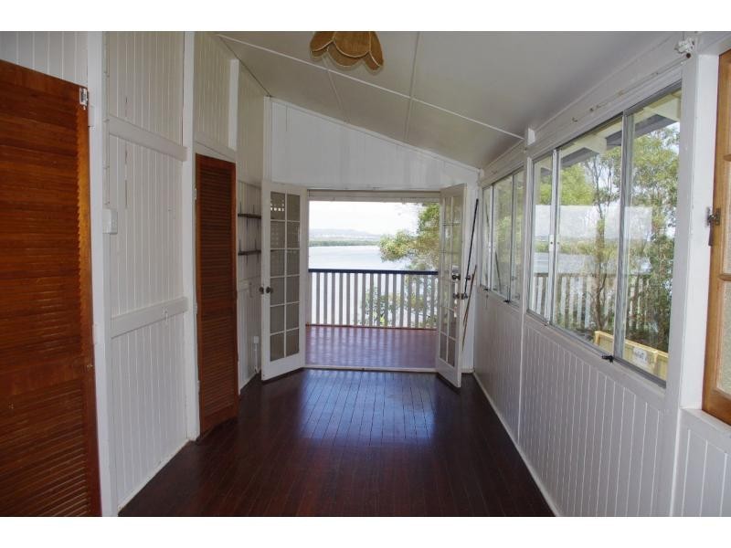 19 Cliff Terrace, Macleay Island QLD 4184