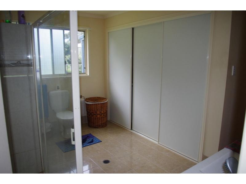 8 Alexander Street, Macleay Island QLD 4184